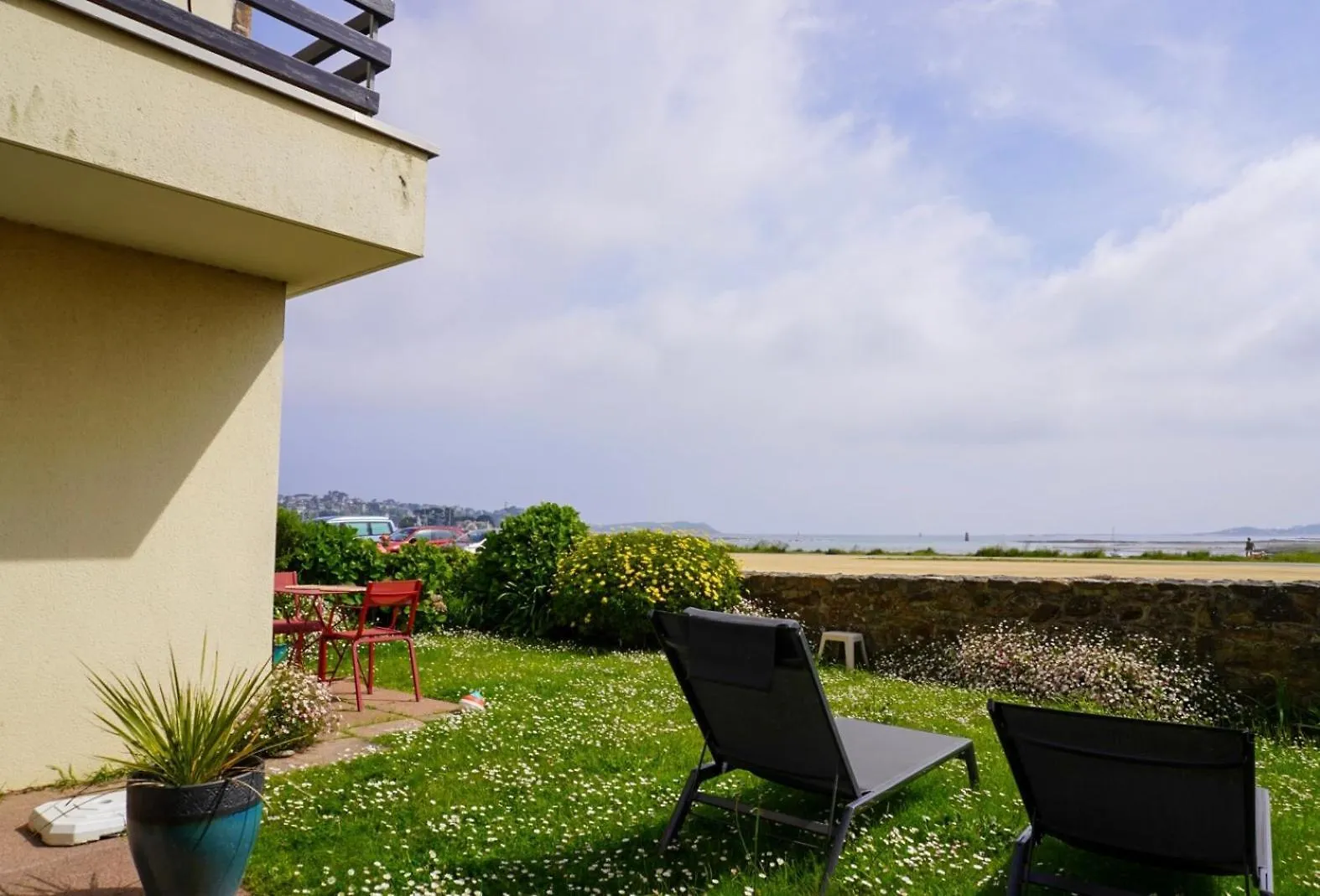 Beautiful Apartment With Sea And Garden View 펄로스가이렉